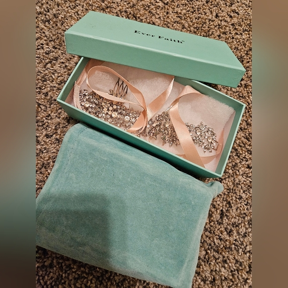 Hair Accessory - Picture 2 of 7